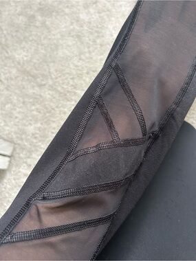 Ankle leggings with side mesh details